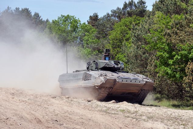 Dier silahlar <br> 76 mm bombaatar, MG4 tipi 5.56 x 45 mm kalibre otomatik silah 