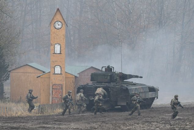 Uzunluk: 7.4 m <br>  GeniliK: 3.7 m <br>  Ykseklik	3.1 m 