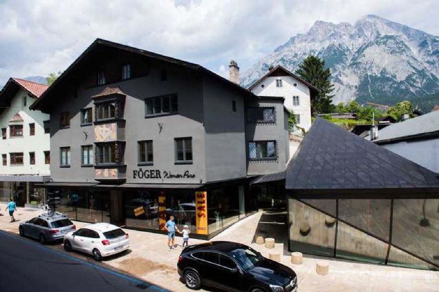 Trke gnlk yaamn paras   <br><br>  Telfs'te Trke, gnlk yaamda ok sk konuuluyor. letme isimlerinde ve menlerde Trke kelimeler kullanlrken, her yatan Trkler kendi aralarnda ana dillerinde iletiim kuruyor.     