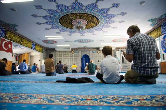 Konya ve civar iller Ankara, Krehir, Aksaray, Nide'den gelen vatandalar, Telfs'teki Trk nfusunda byk yer kaplyor.   <br><br>  Bunun yan sra Karadeniz ve Dou Anadolu Blgeleri'nden de vatandalar Telfs'te hayatn srdryor.   