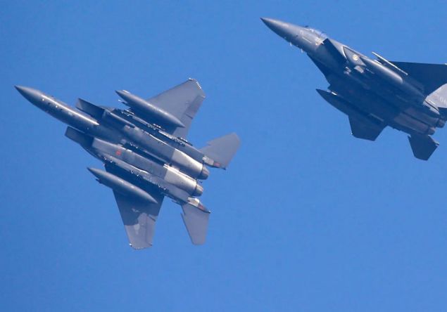 Gney Kore Savunma Bakanl aramba gn erken saatlerde, Rus ve in askeri uaklarnn lkenin hava sahasn ihlal ettiini, Gney Kore jetleri tarafndan Rus bombardman uana uyar atei aldn duyurdu.     