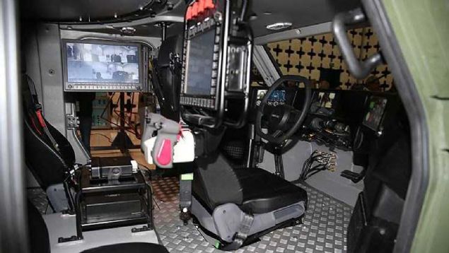 Serdar Grg, birikim ve ileri teknoloji kullanarak, 'Akrep II'yi gelitirdiklerini belirtip,   <br><br>  'Kullanclarmzda her trl keif ve gzetleme grevleri bata olmak zere birok silah sistemi entegrasyonuna imkan veren dk siluetli, yksek balistik korumal bir zrhl ara ihtiyacnn gelitiini gzlemledik.   <br><br>  1995'te rn ailemize eklediimiz, yurt iinde ve dnda baarlar gsteren 'Akrep' aracmz, silueti kk, 3 kiilik bir platformdu. Gncel beklenti ve gelecekteki tehditlere kar sahip olduumuz bilgi birikimimizi ve yksek teknolojiyi kullanarak yeni nesil 'Akrep II'yi gelitirip, rn ailemize ekledik. 'Akrep II'nin yksek at gc, stn koruma ve beka kabiliyeti, yksek hareket kabiliyeti, dk silueti, eviklii ile zellikle ihracat pazarlarnda baar gstermesini bekliyoruz' dedi.           