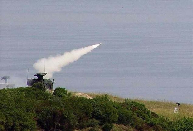 YERL FZE SSTEM 'SPER' N LK ADIM   <br><br>  Milli Savunma Bakanl Halkla likiler Daire Bakanlnca 2018 iinde ve yl sonundan itibaren bugne kadar geen srede meydana gelen olaylarla ilgili bilgilendirme toplants dzenlendi.  <br><br>  Milli Savunma Bakanl'nca hazrlanan metni okuyan Tantm Subay Deniz Binba Nadide ebnem Aktop, yerli ve milli uzun menzilli hava ve fze savunma sistemi Siper iin ilk admn atldn syledi           