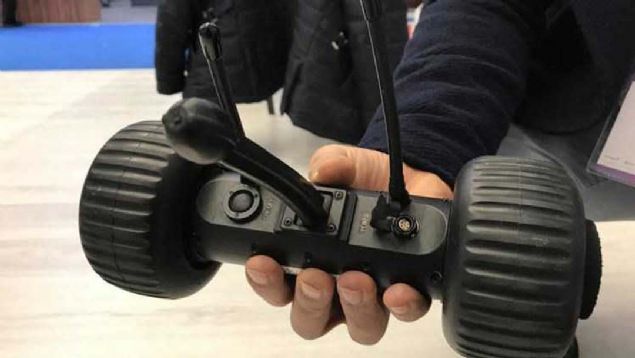 Yaplan aklamaya gre, TRobot adndaki bu ara, operasyon kameras olarak kullanlacak.  <br><br>  HayZek Savunma Mdr Nazmi Trke, aracn maara ya da kapal alanlarda bomba, silah, tuzaklama olup olmadnn tespitinde kullanlabildiini belirtti.  <br><br>  Bu sayede gvenlik gleri tehlike arz eden blgelere girmeden durumu kontrol edebilecek.      