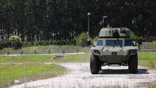 TRKYE'NN ELEKTRKL ZIRHLISI LK KEZ ARAZYE IKTI   <br><br>  Trkiye'nin global kara sistemleri reticisi Otokar'n, savunma sanayisindeki iddiasn farkl bir boyuta tayan Akrep II rn ailesine ynelik almalar sryor. Ailenin ilk yesi, ayn zamanda Trkiye'nin ilk elektrikli zrhl arac 'Akrep IIe' araziye kmaya balad.                  