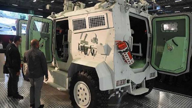 Askeri Srcsz Ara Prototipi, opsiyonel olarak uzaktan bir operatr mdahalesi ile de grev yapabilecek.   <br><br>  Ara, girilmesi zor ve tehlikeli yerlerde, silahl kuvvetler iin veya yardm amal askeri ve sivil grevlerde risk olmakszn kullanlabilecek.                 