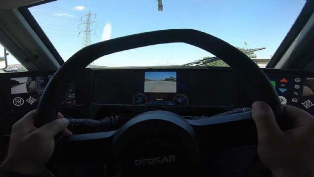 Her arazi koulundaki hareket performansnn yan sra esiz manevra kabiliyetine sahip ara, elektrik, dizel ve hibrit gibi alternatif g gruplarnn kullanlmasna imkan verebilecek bir altyap zerine ina edildi.  <br><br>  G retim ve aktarma sistemleri, sensrler, bilgisayarlar, haberleme ve hedefleme sistemlerinin tek bir sistemde entegre edildii Akrep II, otonom aralara doru geii hzlandracak bir altyap sunuyor.                    