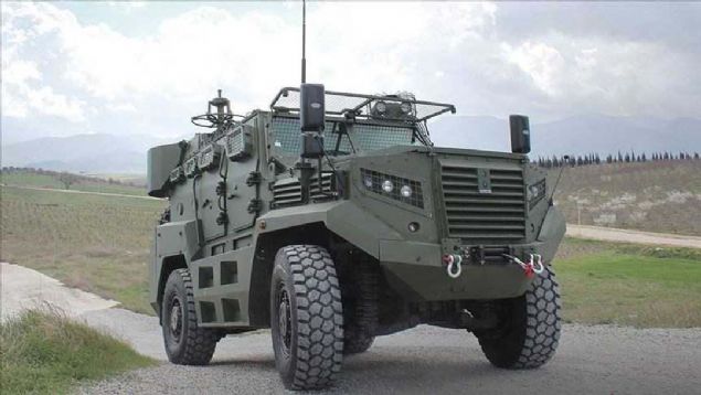 SINIRDA 'ATE'TEN NLEM   <br><br>  Saatte 120 kilometre hza ulaabilecek Ate, yzde 30 yan eim, yzde 60 trmanabilirlik yeteneklerine sahip bulunuyor.   <br><br>  Ara, 100 santimetrelik sudan geebiliyor, 45 santimetrelik dik engelleri aabiliyor, 100 santimetrelik hendeklerden geebiliyor.     