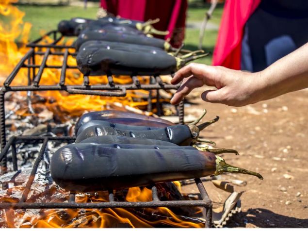 Bozabak, y�resel bir yemek olan babaganucu �ok sevdiklerini belirterek, k�zledikleri patl�canlar� k�� mevsiminde babaganu� yapmak i�in derin dondurucuda saklad�klar�n� belirtti. 