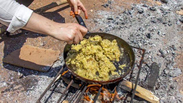 Zahmetli bir i�, erkekler k�ymetimizi bilsin. Sofralar�m�z�n olmazsa olmaz. Her �eyin yeri ba�ka, babaganu�un yeri ba�ka.' dedi. 
