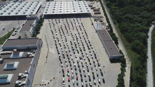 Tatillerini T�rkiye'de ge�irmek isteyen gurbet�ilerin, s�n�r kap�s�ndan yurda geli�leri devam ediyor.    