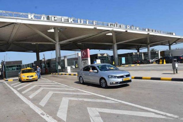 Bel�ika'dan gelen Sefa Bobi, AA muhabirine yapt��� a��klamada, yolculu�un zor ge�ti�ini s�yledi.    