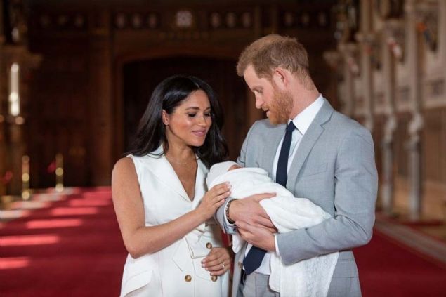 Prens Harry ve Meghan Markle'�n b�yle bir yasaklar listesi haz�rlamad���, bu kurallar�n b�lge halk� taraf�ndan belirlendi�i ve b�lge sakinlerine iletildi�i ileri s�r�ld�.   