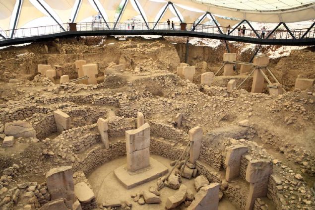 G�beklitepe, Harran ve Truva gibi �nemli alanlar� g�rd��� i�in b�y�k mutluluk duydu�unu belirten Dwyer, 'Buraya gelip buradaki k�lt�r� tan�mak ve arkeolojik de�erleri kendi g�z�mle g�rmek bulunmaz f�rsatt�... 