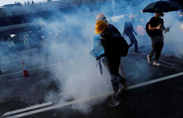 Polis, saldrganlarn bazlarnn sokak eteleriyle balantl olduunu, bazlarnn da blge sakinleri olduunu aklamt. 