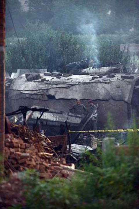 Kazada 5'i asker, 12'si sivil 17 kiinin hayatn kaybettii belirtildi. len askerlerden ikisinin yarbay rtbesinde olduu akland.      