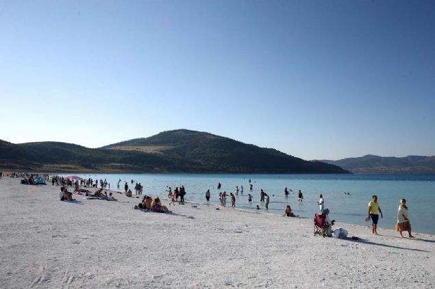 Kamil, Salda G�l� ve �evresinin �zel �evre Koruma B�lgesi karar�yla korundu�unu da hat�rlatt�.   