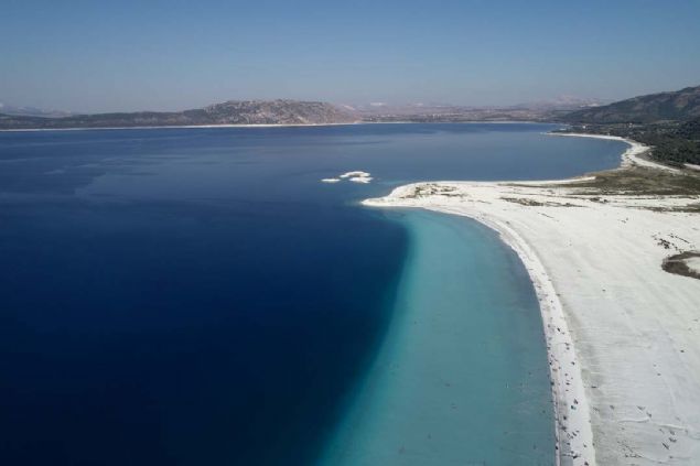 G�le rengini veren turkuaz mavisi ve kumsal� sizi g�n bat�m�nda da g�zel bir hayal d�nyas�na g�t�r�r. Do�a sizlere o an her t�rl� g�zel duyguyu ya�atmak i�in renklerin b�t�n tonlar�n� �n�n�ze serer. G�n bat�m�nda g�zleriniz kama�abilir ve par�lt�l� bir d�nyaya girdi�inizi fark edersiniz...   