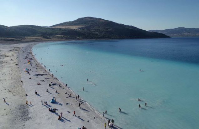 Daha �nce de Salda G�l�'ne geldi�ini aktaran Sayl�k, 'Bu kez de e�imle en mutlu g�n�m�zde d���nden �nceki hat�ralar�m�z�n Salda G�l�'nde olmas�n� istedik...  