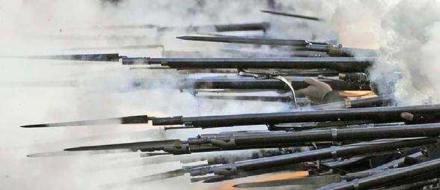 Uzmanlar, ABD'nin askeri eksikliklerinin giderilmesi i�in 24 milyar dolar ek harcamaya gereksinim oldu�unu s�yl�yor.   