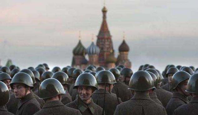 RAND'�n raporunda, k�rm�z� kodla belirtilen Rusya ve �in kuvvetlerinin, ABD askeri �slerini hedef ald���, sava� gemilerini bat�rd��� ve siber sistemleri devre d��� b�rakt��� detaylar�na yer verildi.   