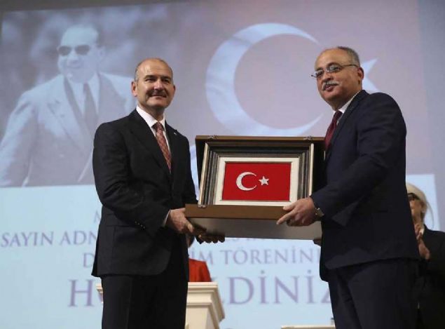 'HAFIZALARDAN SLNMESN DYE AIYORUZ'  <br><br>  Kger, mzeyi, 'Menderes Trk milletinin hafzasndan silinmesin' diye aacaklarn anlatt. 