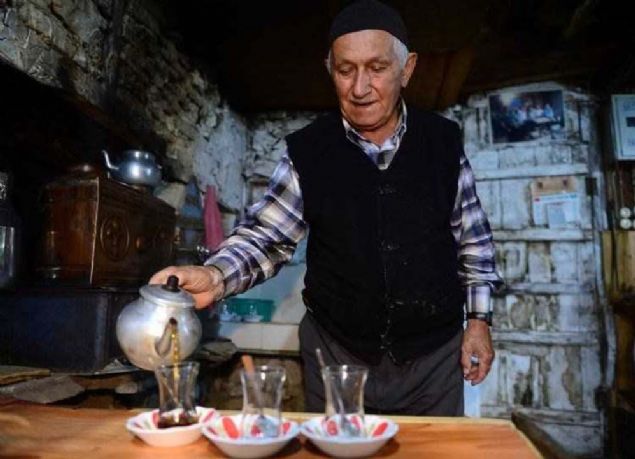 Talar, tahtalar gren 'Sakn ykma' diyor. nsanlar buray sevmese byle gzel kalmazd. lmezsem 10 yl sonra da buras ayn kalacak' ifadelerini kulland.   