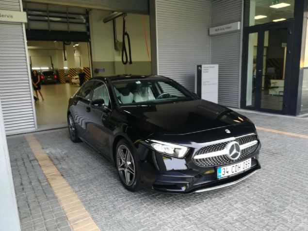 Komutlar tam olarak veren yetkilinin 10 komutundan 9'unun Mercedes A Sedan tarafndan uygulandn grdk.  