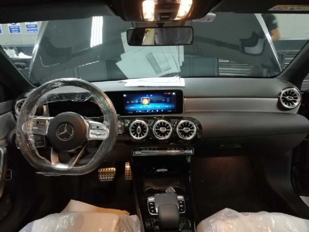 SESL KOMUT SSTEM TEST   <br><br>  Mercedes A Sedan'n Trkiye'de yaplan ilk servis bakmn grntledikten sonra sesi komut sistemini yetkili ile beraber test ettik.  