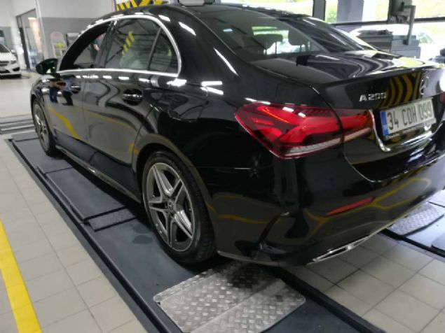 Mercedes yetkilileri, runflat tercihli ekilde yetkili bayilere otomobil gnderilmesinin bu lastik seeneinin 'gvenlik' noktasnda ne kmas olduunun bilgisini verdiler.        