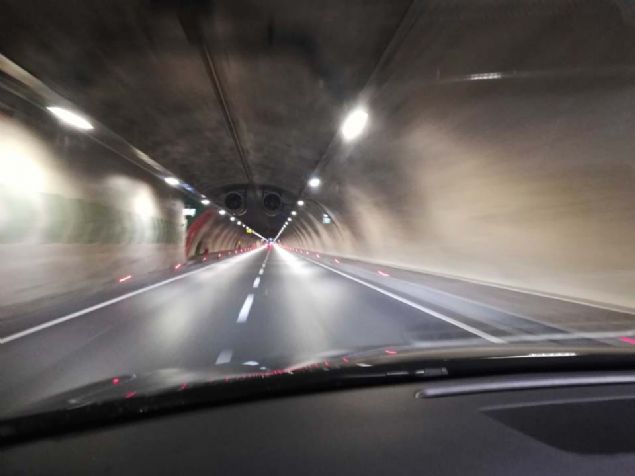 Mercedes yetkilileri, bylece seslerin birbirine karmasnn nne geileceini sylediler. Yani yolcular da bu ekilde komut verebilecekler.   