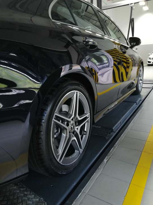 'Runflat lastikler konusunda Mercedes farkl bir seenekle alnamaz m?' sorusunu ynelttiimiz yetkililer, bu tercih olmadan da otomobil satabildiklerinin bilgisini verdiler.        