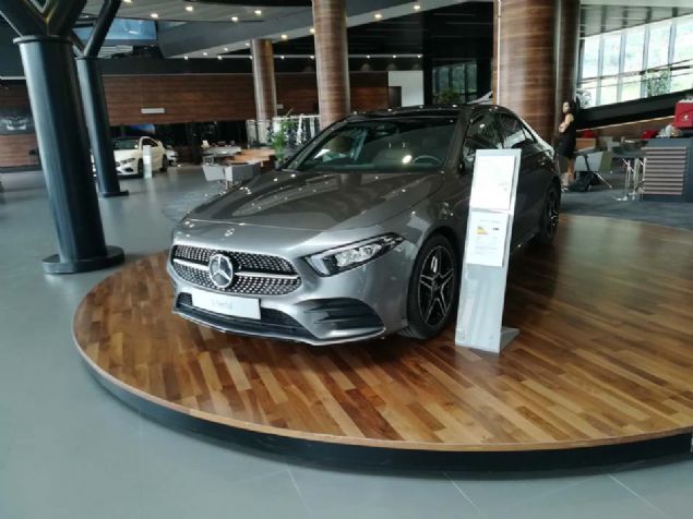 Bu uyary alan Mercedes sahibi takipimiz Ahmet Bey'in 2012 model yl, W246 model kodlu benzinli B 180'e sahip olduunu bilgi notu olarak buraya ekliyoruz.  <br><br>  Mercedes yetkilisi daha nce byle bir uyar ile karlamadn ve aracn yetkili servise kontrole gtrlmesi gerektiini syledi.        