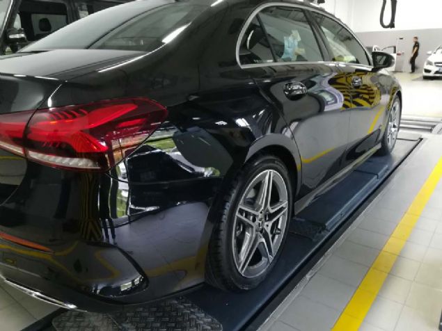 Mercedes yetkililerine 'Runflat' lastik tercihlerinin ana nedenini sorduk.   <br><br>  Bu tip lastikler konusunda 'Yakt miktarn artryor' gibi olumsuz yorumlar ulatn kendilerine ilettik.        