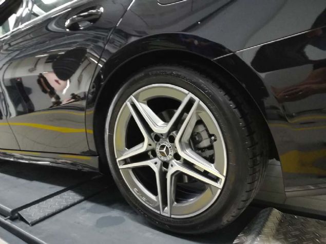 Lastikler konusunda yaptmz konumada Mercedes'in iki yl lastiklere verdii garanti detayn ekleyen Mercedes yetkilileri, lastik deiimi isteyen mterilere de bu garantinin verildiini syledi.        