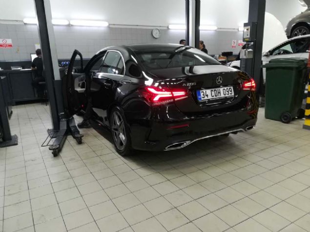 Arkasndan servise teslim edilen otomobilin normal bir gnde sahibine teslimi iin 1,5 saatin yeterli olduu bilgisi verildi.  <br><br>  Bu noktada servis sresinin toplamda 2 saati bulabilecek sreci iin yetkili servisin zel olarak src de gnderebilecei bilgisi hatrlatld.  