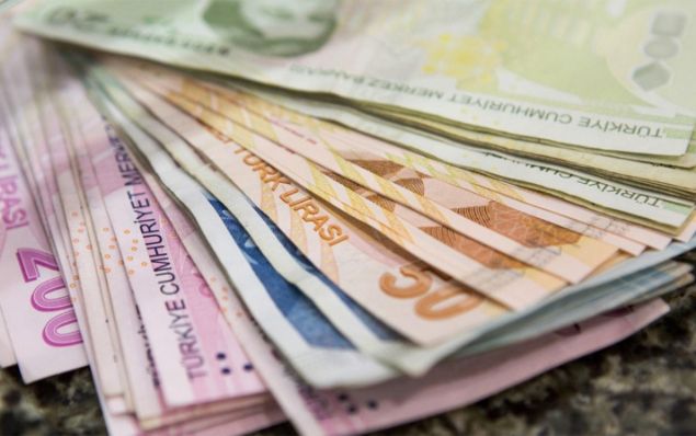 <p>  	<span style='color: rgb(51, 51, 51); font-family: "Roboto Condensed"; font-size: 19px;'>Dolayısıyla Bağ-Kur'lular, daha uzun süre prim ödemek ve daha geç emekli olmak zorunda bırakılmıştı. </span></p>