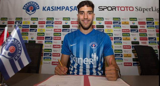 Jorge Fernandes - Kasmpaa<br><br>  Spor Toto Sper Lig ekiplerinden Kasmpaa, Portekizli defans oyuncusu Jorge Filipe Oliveira Fernandes ile 1 yllk anlama imzalad. Lacivert-beyazl kulp, Portekizli stoper Jorge Filipe Oliveira Fernandes`i satn alma opsiyonuyla bir yllna kiralad.    