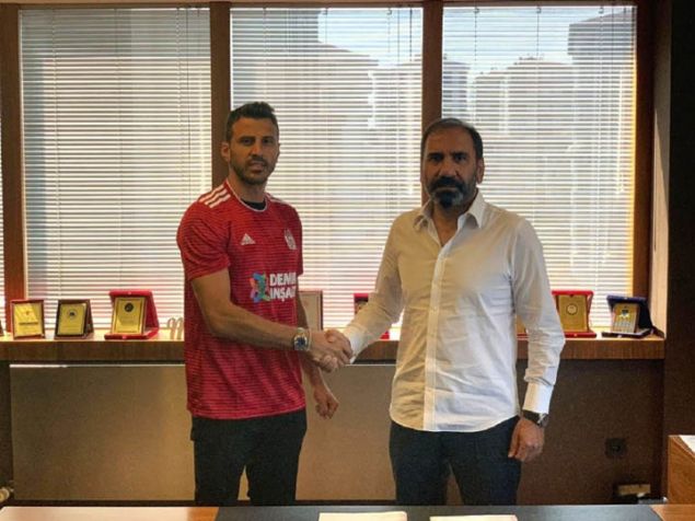 Caner Osmanpaa - Sivasspor<br><br>  Getiimiz sezon Akhisar Belediyespor`da forma giyen stoper Caner Osmanpaa ile Sivasspor Bakan Mecnun Otyakmaz`n stanbul`daki ofisinde 2019-2020 sezonundan itibaren geerli olmak zere 2 yllk szleme imzalad.    