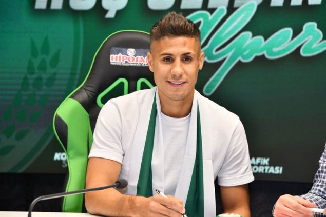 Alper Uluda - Konyaspor<br><br>  Konyaspor, getiimiz sezonu Genlerbirlii`nde geiren 28 yandaki baarl futbolcu Alper Uluda ile 2+1 yllk szleme imzalad. Baarl futbolcu getiimiz sezon Genlerbirlii formas altnda 31 mata forma giyip, 4 gol atp 3 de asist yapmay baarmt.    
