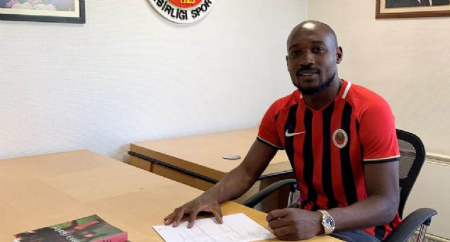 Giovanni Sio - Genlerbirlii<br><br>  Spor Toto Sper Lig ekiplerinden Genlerbirlii, Fransa`nn Montpellier takmnda forma giyen Giovanni Sio`yu kadrosuna katt. 30 yandaki Fildii Sahilli forvet ile 2 yllk szleme imzaland. Sio, kariyeri boyunca forma giydii 344 karlamada 98 kez alar sarst.    