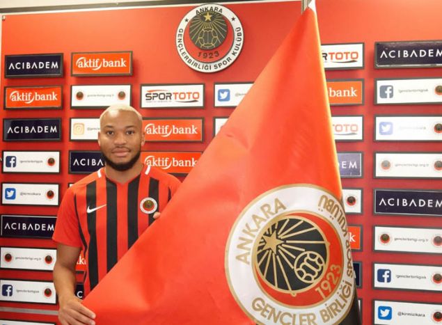 Pierre-Yves Polomat - Genlerbirlii<br><br>  Spor Toto Sper Lig ekiplerinden Genlerbirlii, Fransa`nn St. Ettiene takmndan Pierre-Yves Polomat` transfer etti. Kulpten yaplan aklamada, Fransz oyuncunun kulp tesislerini gezdikten sonra kendisini 2 yllna krmz-siyahl renklere balayan szlemeyi imzalad belirtildi. 25 yandaki sol bek oyuncusu Polomat, kariyerinin nemli blmn Fransa Ligue 1 ekiplerinden St. Ettiene`de geirdi.    