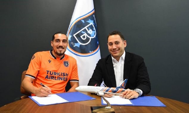 Enzo Crivelli - Baakehir<br><br>  Kulbn sosyal medya hesabndan yaplan paylamda, 24 yandaki Fransz futbolcunun Medipol Baakehir ile 4 yllk anlama salad bilgisi verildi. Fransa`da geen sezon ikinci lige den Caen ile Ligue 1`de 33 maa kan hcum oyuncusu Crivelli, 6 gol att.    