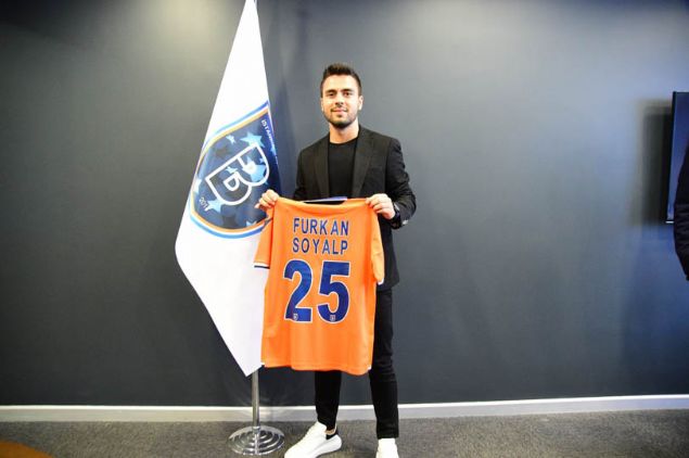 Furkan Soyalp - Baakehir<br><br>  Baakehir, son olarak Bursaspor kulbnde oynayan orta saha oyuncusu Furkan Soyalp ile 4 yllk szleme imzalad.    