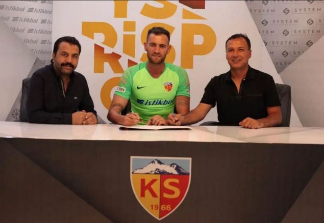 Eray can - Kayserispor<br><br>  Kayserispor, Galatasaray`n eski kalecisi Eray can ile 2 yllk szleme imzalad. 27 yandaki kaleci bugne kadar sar krmz takm ile 19 mata forma giymiti.    