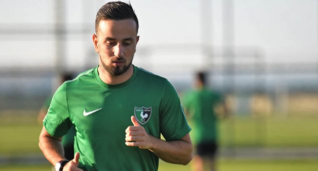 Sedat ahintrk - Denizlispor<br><br>  Spor Toto Sper Lig`in yeni ekibi Yukatel Denizlispor, Beikta`tan 23 yandaki orta saha oyuncusu Sedat ahintrk` kiralad.    