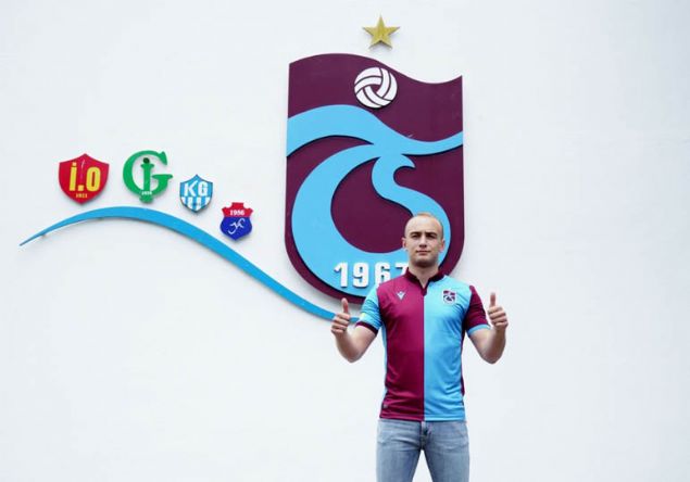 Doan Erdoan - Trabzonspor<br><br>  Trabzonspor, Avusturya ekibi LASK Linz takmnda forma giyen 22 yandaki orta saha oyuncusu Doan Erdoan` transfer etti. Trabzonspor, oyuncunun kulbne 200 bin euro szleme fesih bedeli deyecek. Gen oyuncu Trabzonspor`dan yllk 1.2 milyon TL alacak.    