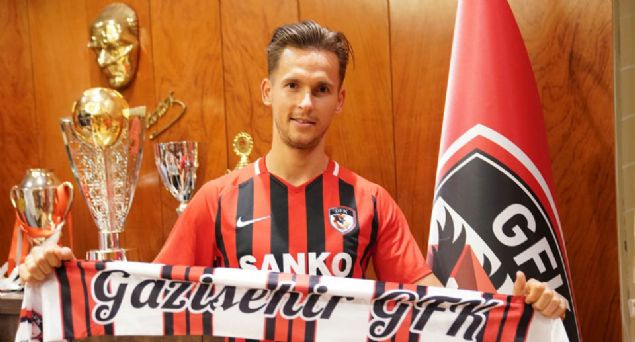 Pawel Olkowski - Gaziehir Gaziantep<br><br>  Gaziehir Gaziantep, Polonya Milli Takm`nn sa bek oyuncusu Pawel Olkowski`yi 2 yllna renklerine balad. Son olarak ngiltere ekibi Bolton`n formasn giyen 29 yandaki Olkowski, Polonya Milli Takm`nda 13 mata grev yapt.    