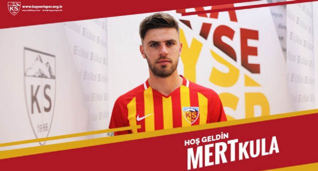 Mert Kula - Kayserispor<br><br>  stikbal Mobilya Kayserispor, Saryer`den Mert Kula`y kadrosuna katt.24 yandaki savunma oyuncusu ile 3 yllk szleme imzaland belirtildi. Mert, geen sezonun ikinci yarsnda formasn giydii Saryer`de kt 10 mata 1 gol kaydetti.    