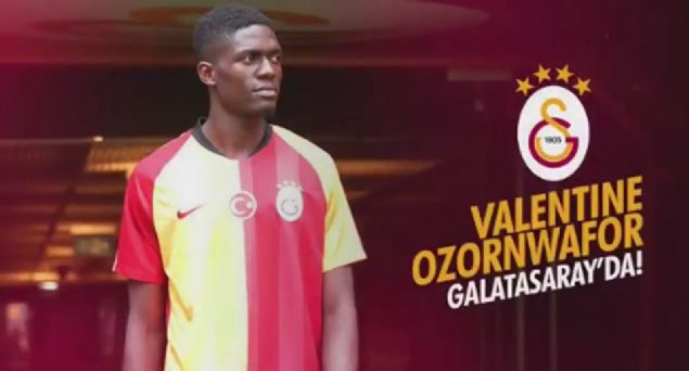 Valentine Ozornwafor - Galatasaray<br><br>  Galatasaray, Nijeryal futbolcu Valentine Ozornwafor ile 4 yllk szleme imzaland. Sar-krmzllar, Enyimba`dan 20 yandaki stoper Valentine Ozornwafor`u 300 bin euro bedelle kadrosuna katt.    